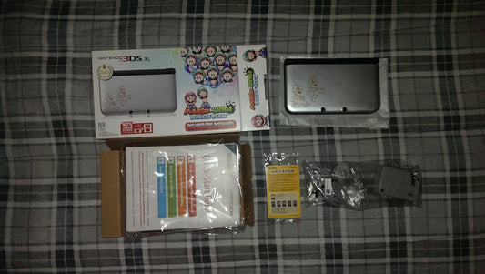 Nintendo 3DS XL - Silver, Mario & Luigi Dream Team Limited Edition, Model SPRSVMDR