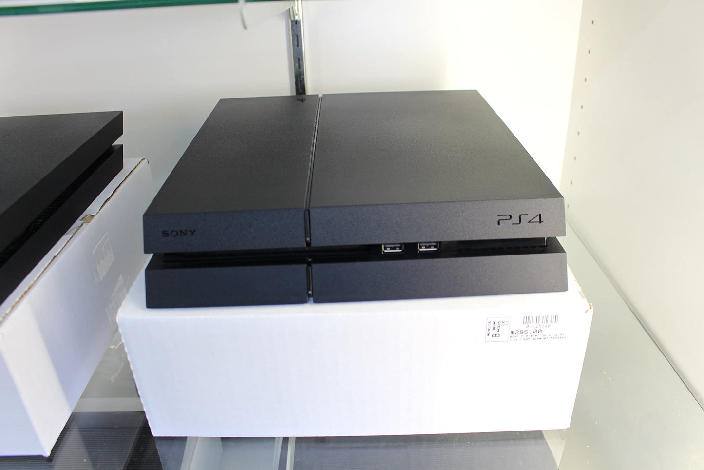Sony PlayStation 4 Console 500 GB - Black (Renewed) [video game]