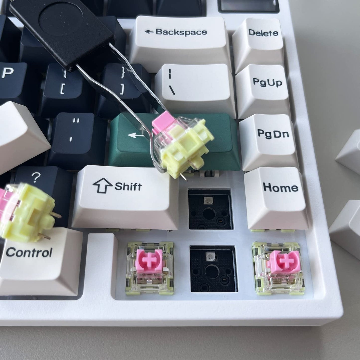 keydous NJ81 Wireless Mechanical Keyboard - 75% Hot-swappable, RGB, Bluetooth/2.4G/Wired, White Moon Version, Brass Plate + Gateron Pro Milky Yellow