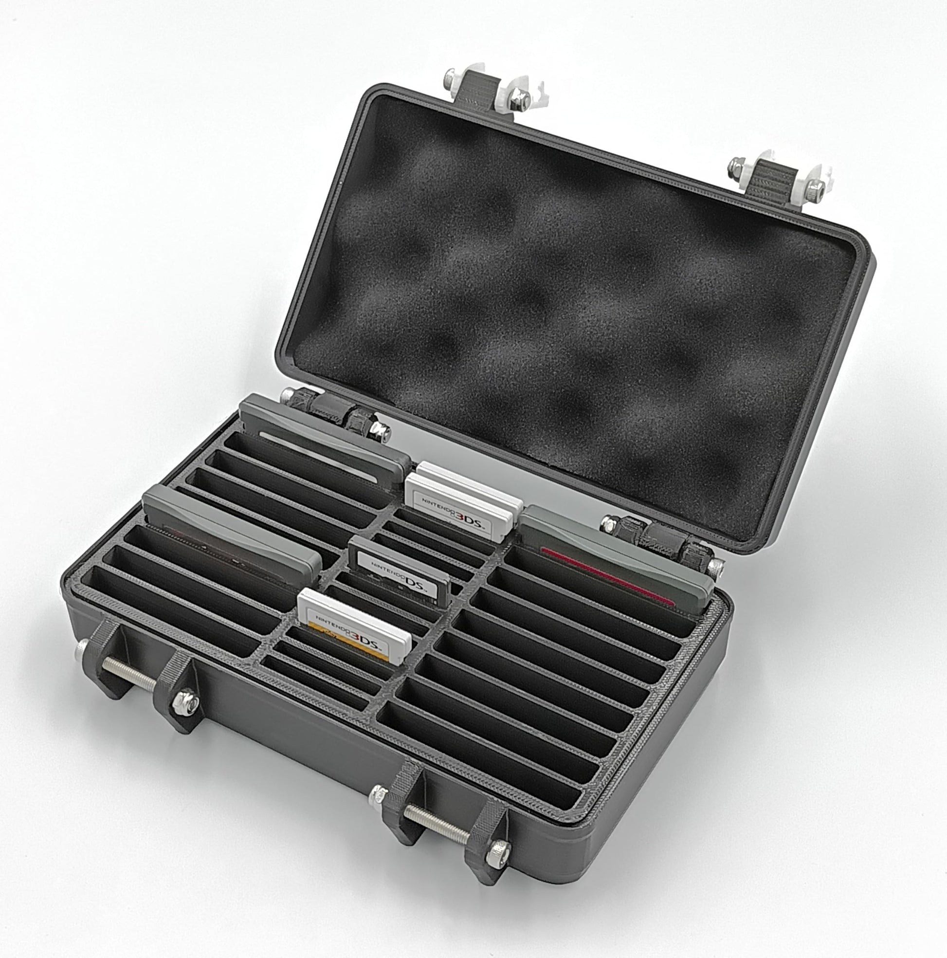 Generic Rugged Protective Carrying Case for Game Boy Advance/DS/3DS - Holds 32 Games, Black, 123mm x 171mm x 51.9mm