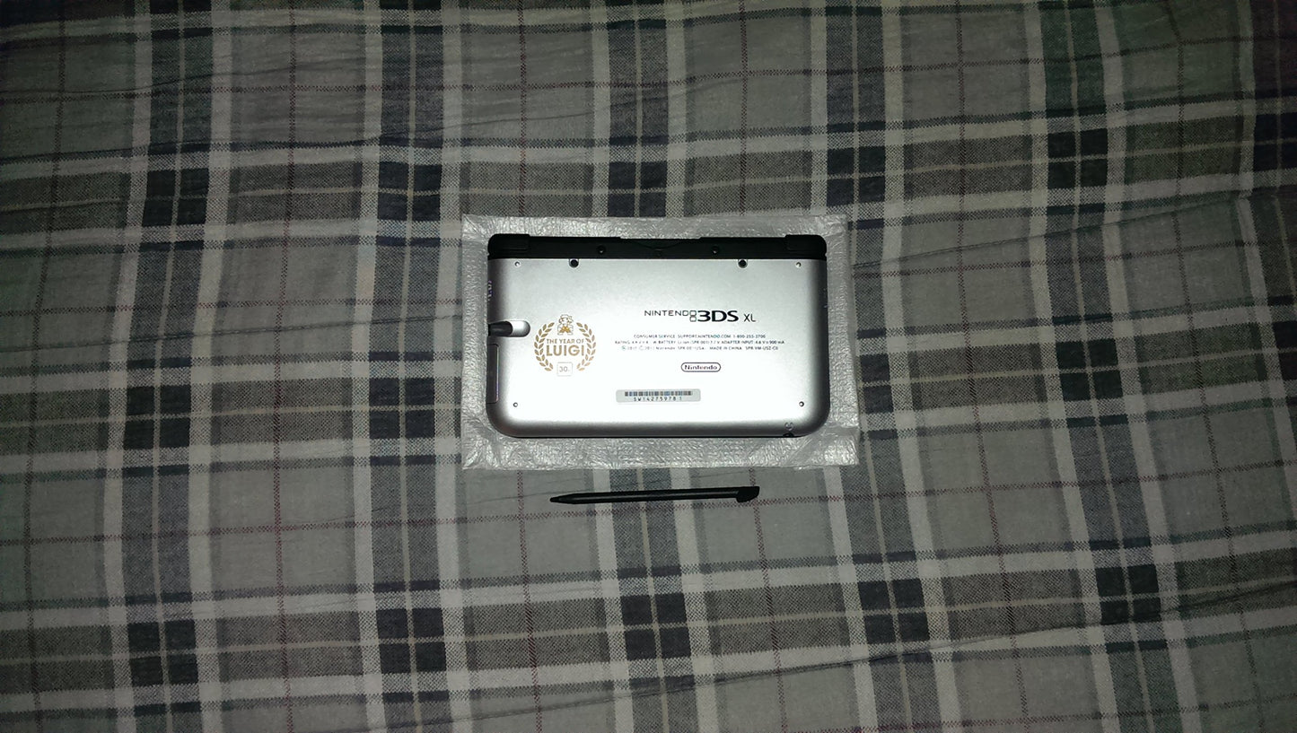 Nintendo 3DS XL - Silver, Mario & Luigi Dream Team Limited Edition, Model SPRSVMDR
