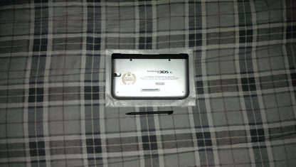 Nintendo 3DS XL - Silver, Mario & Luigi Dream Team Limited Edition, Model SPRSVMDR