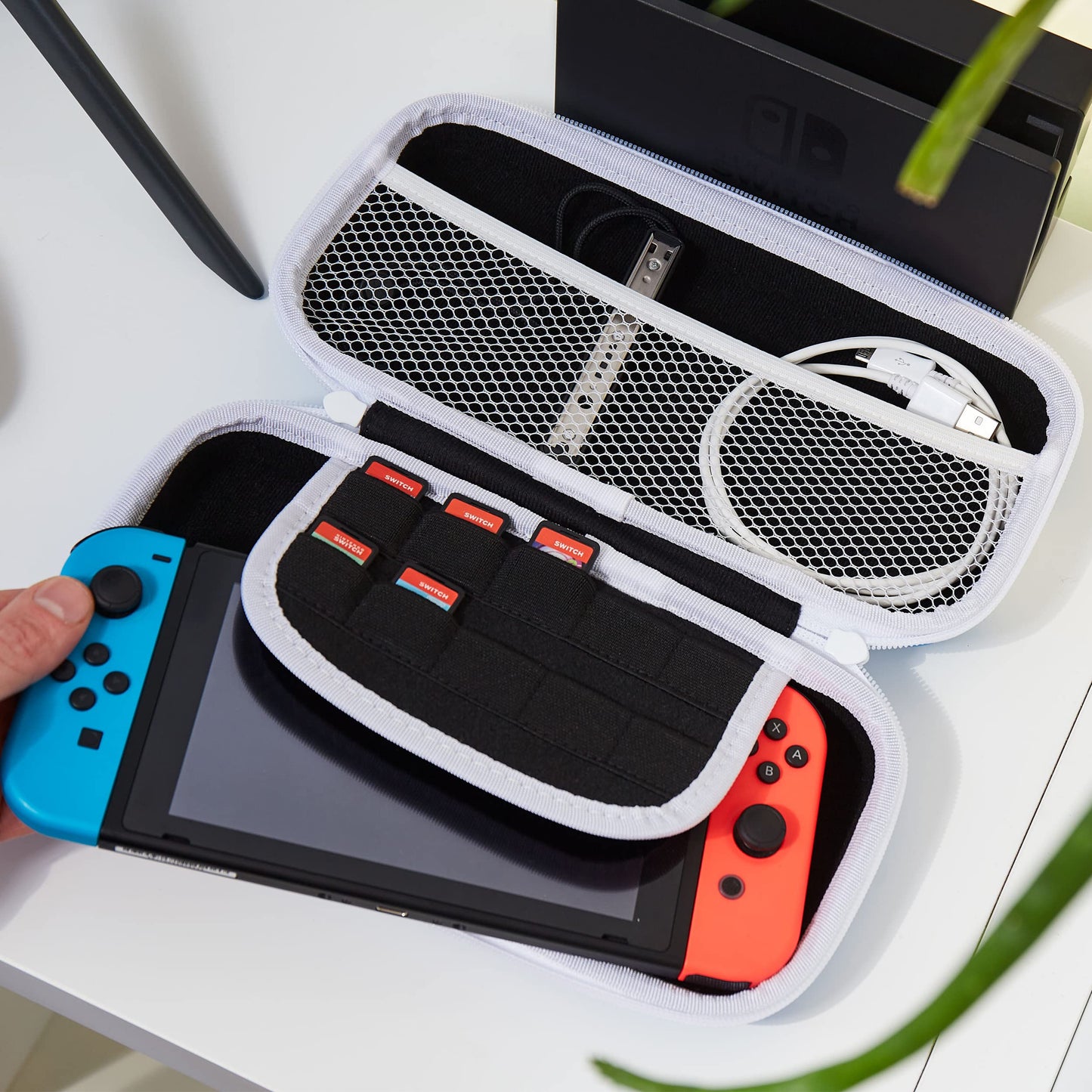 Numskull Sonic the Hedgehog Hard Shell Travel Case for Nintendo Switch, Fits 10 Games, Classic Blue, Model NS2200, Plastic Material