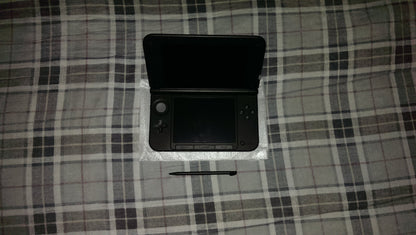 Nintendo 3DS XL - Silver, Mario & Luigi Dream Team Limited Edition, Model SPRSVMDR